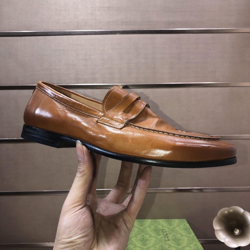 G*u*i leather shoes